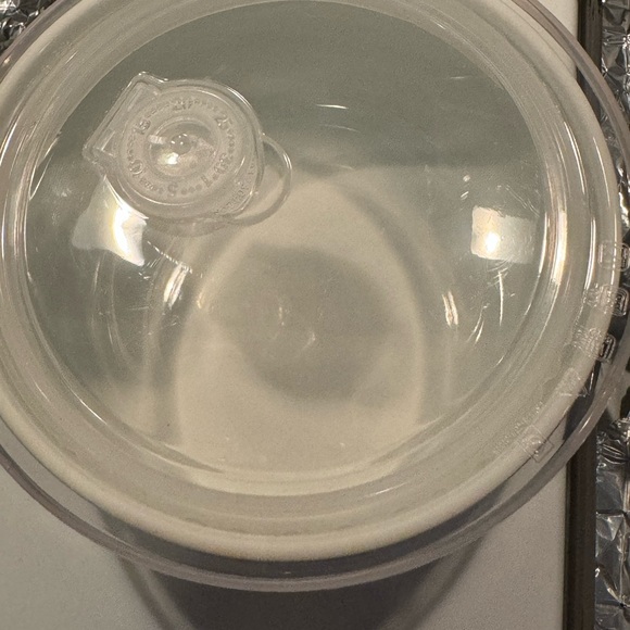 Hello Kitty Tupperware - Picture 4 of 5